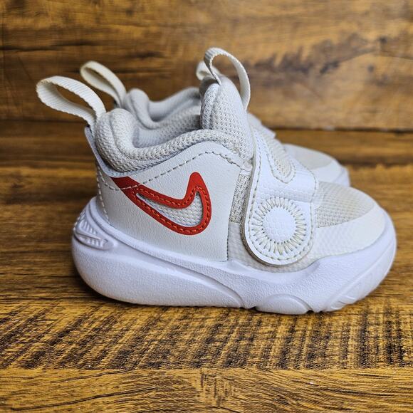 Nike Boys Team Hustle D11 Basketball Shoe White Red sz 4C. - Picture 3 of 9